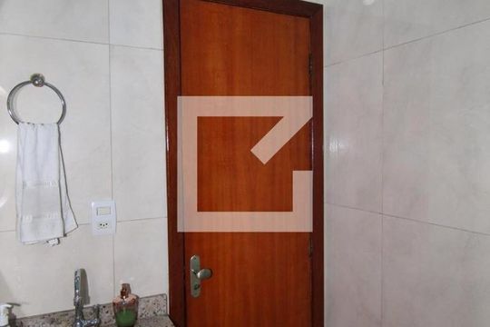 Lavabo de casa à venda com 3 quartos, 277m² em Olaria, Rio de Janeiro