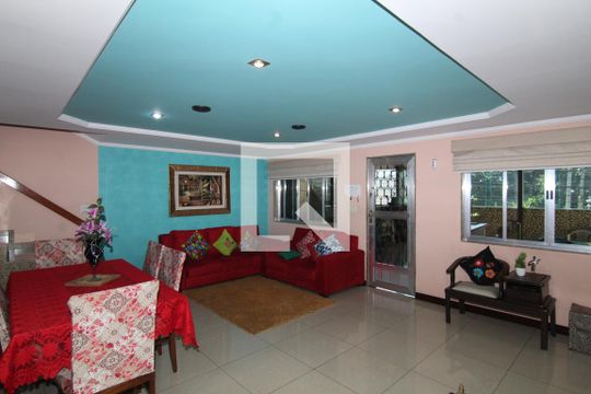 Sala de casa à venda com 3 quartos, 277m² em Olaria, Rio de Janeiro