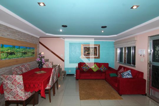 Sala de casa à venda com 3 quartos, 277m² em Olaria, Rio de Janeiro