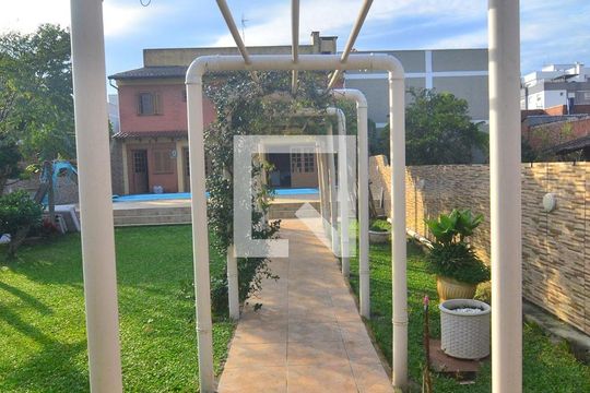 Pátio de casa para alugar com 5 quartos, 340m² em Nossa Senhora das Gracas, Canoas