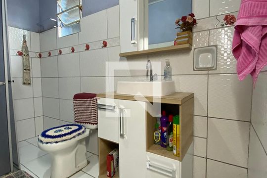 Banheiro de casa à venda com 3 quartos, 120m² em Canudos, Novo Hamburgo