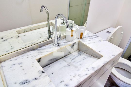 Banheiro de apartamento à venda com 2 quartos, 47m² em Vila Andrade, São Paulo