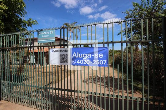 Placa de kitnet/studio para alugar com 2 quartos, 40m² em Guará I, Brasília