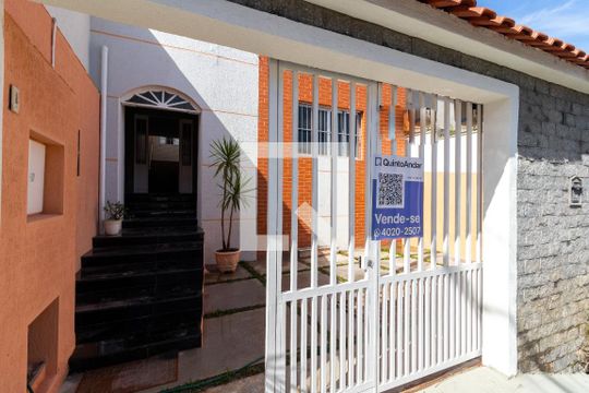 Fachada de casa à venda com 3 quartos, 263m² em Jardim Picolo, São Paulo