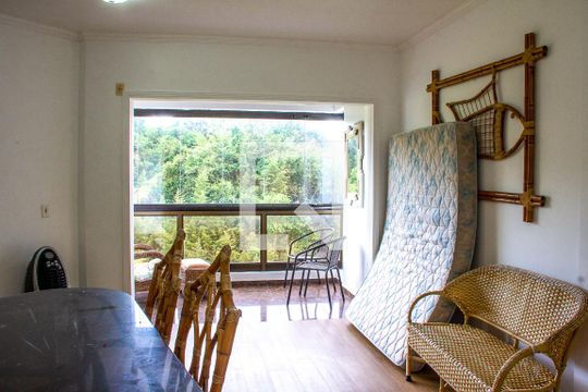 Apartamento para alugar com 2 quartos, 95m² em Jardim Las Palmas, Guarujá