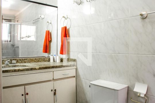 Suíte de apartamento para alugar com 2 quartos, 95m² em Jardim Las Palmas, Guarujá
