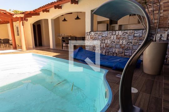 Piscina de casa para alugar com 4 quartos, 430m² em Parque Amazonia, Goiânia
