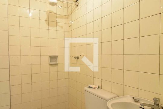 Banheiro de Serviços de apartamento para alugar com 3 quartos, 314m² em Santo Amaro, São Paulo