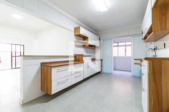 Cozinha de apartamento à venda com 3 quartos, 127m² em Chácara Inglesa, São Paulo