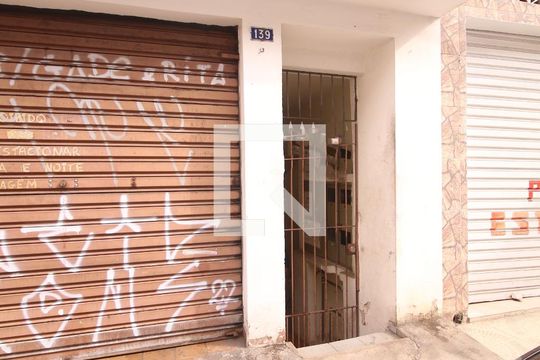 Fachada de casa para alugar com 1 quarto, 60m² em Vila Roque, São Paulo