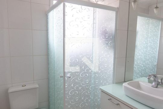 Banheiro social de apartamento à venda com 2 quartos, 58m² em Vila Planalto, São Bernardo do Campo