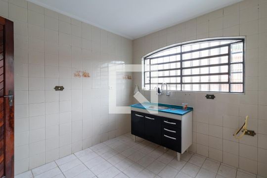 Cozinha de casa para alugar com 2 quartos, 65m² em Vila Pauliceia, São Paulo