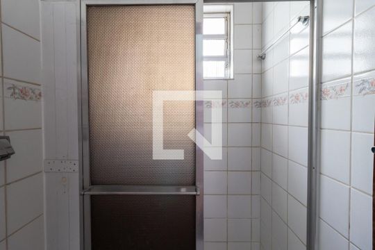 Banheiro 1 de casa para alugar com 2 quartos, 65m² em Vila Pauliceia, São Paulo