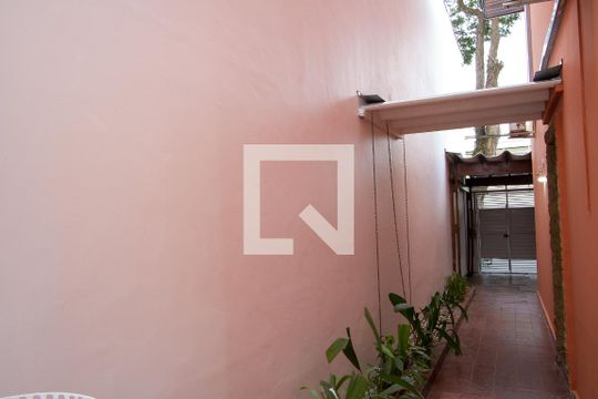 Corredor Lateral de casa para alugar com 2 quartos, 100m² em Campo Belo, São Paulo