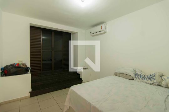 Quarto 2 de casa para alugar com 3 quartos, 150m² em Vila Palmeiras, São Paulo