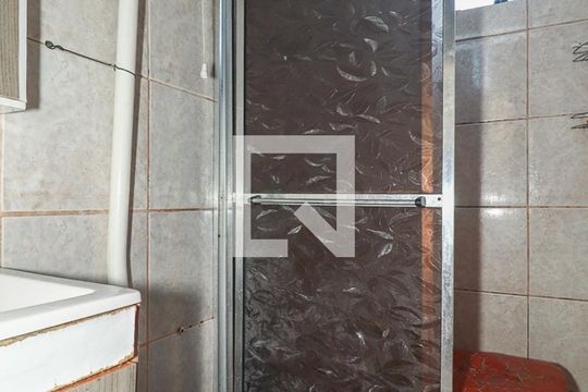 Banheiro de apartamento à venda com 2 quartos, 47m² em Rubem Berta, Porto Alegre