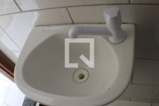 Lavabo de casa para alugar com 2 quartos, 120m² em Curicica, Rio de Janeiro