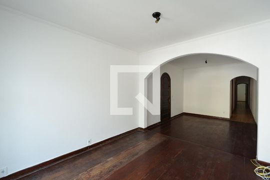 Sala de casa à venda com 3 quartos, 120m² em Vila Gumercindo, São Paulo