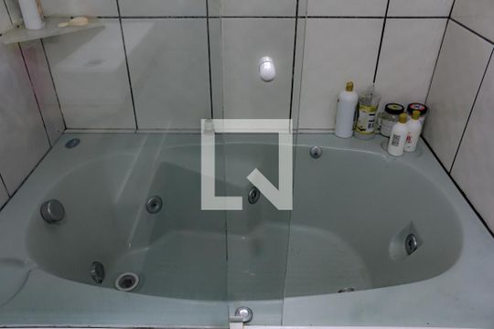 Banheira de casa à venda com 3 quartos, 99m² em São José, Canoas