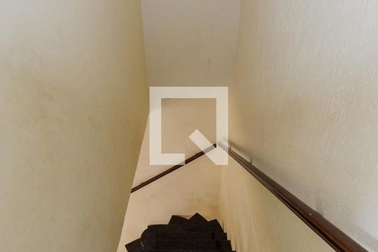 Escada Sala/Quarto de casa para alugar com 1 quarto, 60m² em Morros, Guarulhos