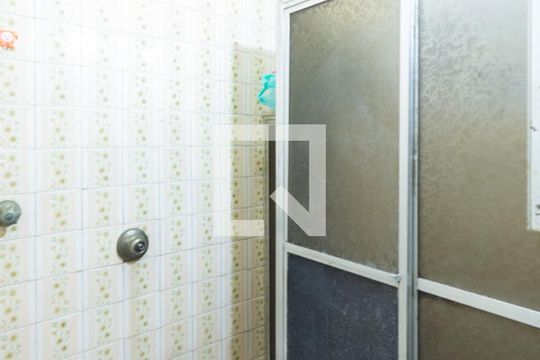 Banheiro de apartamento à venda com 2 quartos, 56m² em Benfica, Rio de Janeiro