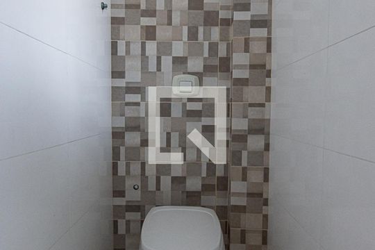 Banheiro de serviço de apartamento à venda com 2 quartos, 60m² em Santa Rosa, Niterói