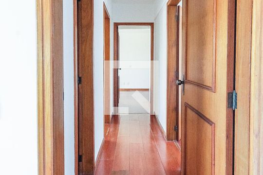 Corredor de apartamento para alugar com 3 quartos, 245m² em Mont’serrat, Porto Alegre