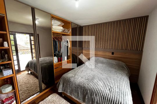 Suíte 1 de casa à venda com 3 quartos, 250m² em Vila Paiva, São Paulo