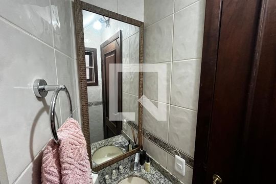 Lavabo de casa à venda com 3 quartos, 250m² em Vila Paiva, São Paulo