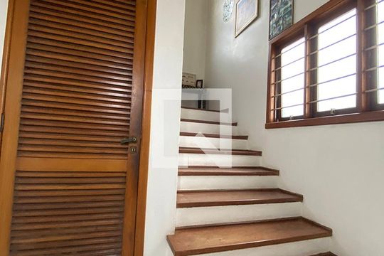 Escada de casa à venda com 6 quartos, 600m² em Hamburgo Velho, Novo Hamburgo