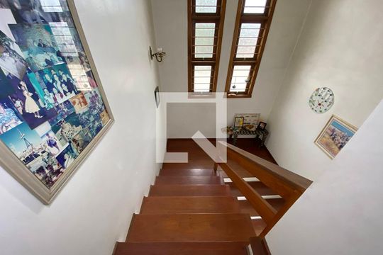 Escada de casa à venda com 6 quartos, 600m² em Hamburgo Velho, Novo Hamburgo