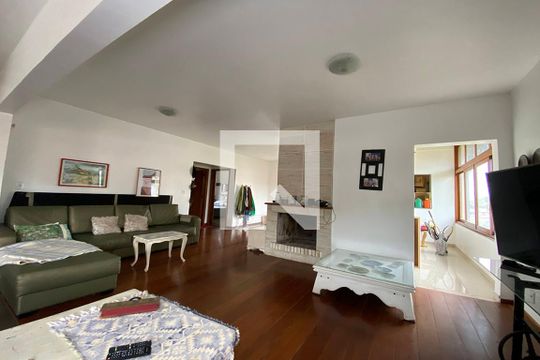 Sala de casa à venda com 6 quartos, 600m² em Hamburgo Velho, Novo Hamburgo