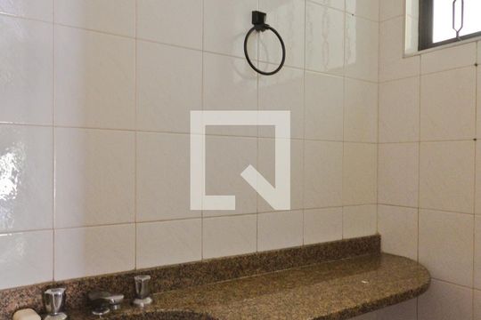 Lavabo de casa para alugar com 3 quartos, 220m² em Parque Maria Domitila, São Paulo