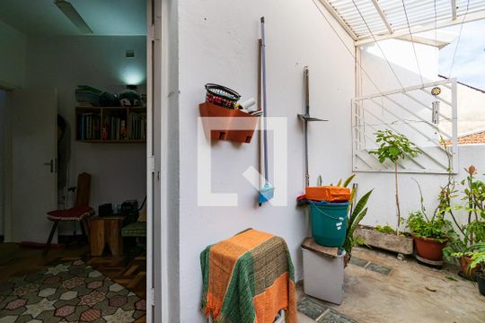 Quintal de casa à venda com 2 quartos, 80m² em Mirandópolis, São Paulo