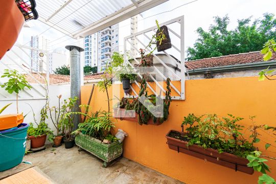 Quintal de casa à venda com 2 quartos, 80m² em Mirandópolis, São Paulo
