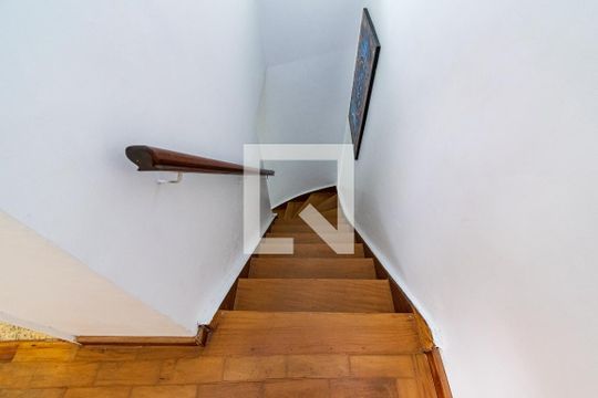 Escadas de casa à venda com 2 quartos, 80m² em Mirandópolis, São Paulo