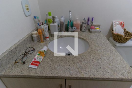 Banheiro da Suíte de apartamento para alugar com 2 quartos, 75m² em Parque Residencial Aquarius, São José dos Campos