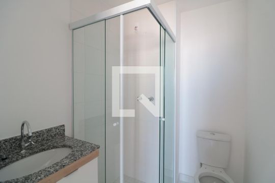 Banheiro de kitnet/studio para alugar com 1 quarto, 19m² em Brás, São Paulo