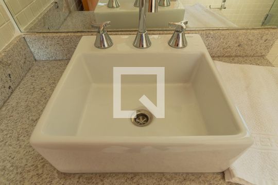 Banheiro de apartamento à venda com 1 quarto, 36m² em Jacarepaguá, Rio de Janeiro