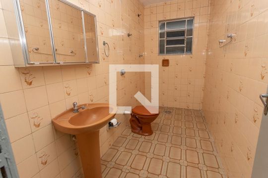 Banheiro  de casa para alugar com 3 quartos, 82m² em Serraria, Diadema
