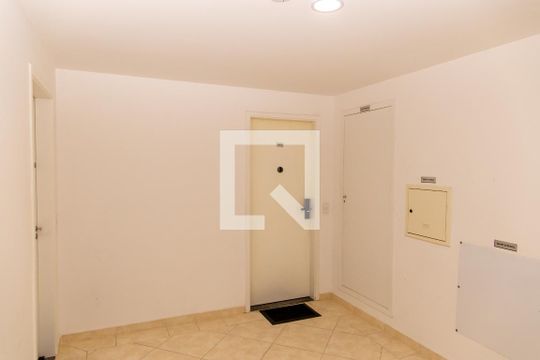 Hall de Entrada de apartamento à venda com 2 quartos, 41m² em Jardim Campanario, Diadema