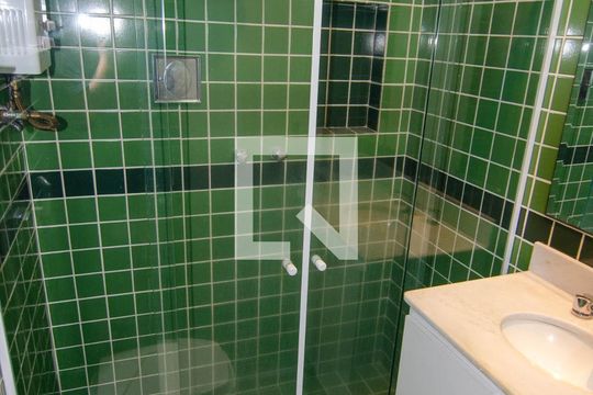 Banheiro de apartamento à venda com 1 quarto, 55m² em Copacabana, Rio de Janeiro