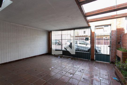 Garagem de casa à venda com 2 quartos, 150m² em Vila Salete, São Paulo