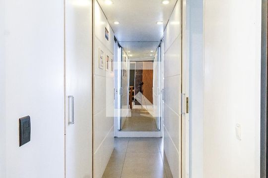 Corredor de apartamento à venda com 2 quartos, 63m² em Boa Vista, Porto Alegre