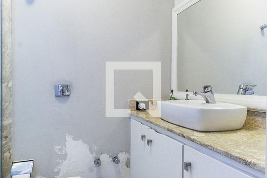 Banheiro de apartamento à venda com 2 quartos, 63m² em Boa Vista, Porto Alegre