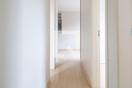 Corredor de apartamento à venda com 3 quartos, 75m² em Teresópolis, Porto Alegre