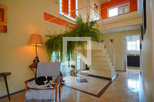 Acesso a andar superior  de casa à venda com 4 quartos, 168m² em Jardim Itu, Porto Alegre