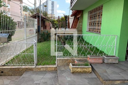 Casa à venda com 3 quartos, 362m² em São Sebastião, Porto Alegre