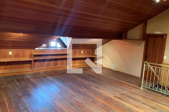 Casa à venda com 3 quartos, 362m² em São Sebastião, Porto Alegre