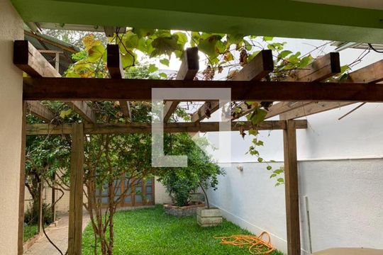 Casa à venda com 3 quartos, 362m² em São Sebastião, Porto Alegre